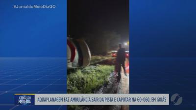 itemAquaplanagem faz ambulância capotar na GO-060