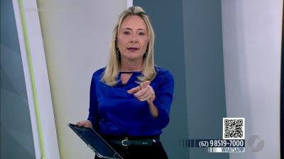 itemRoda se solta de carreta e danifica portão de casa em Quirinópolis