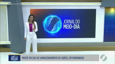 itemCaminhão volta de ladeira e acerta carros em Goiânia