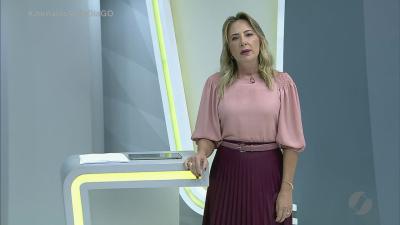 itemCaminhão de lixo desgorvernado arrasta carro e invade casa