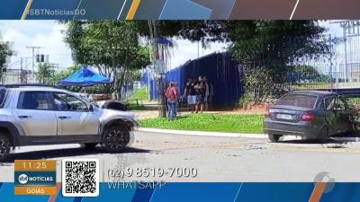 Acidente envolvendo dois ve&iacute;culos no Setor Pedro Ludovico em Goi&acirc;nia