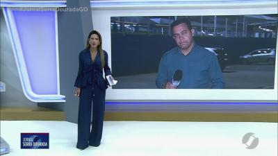 itemMotorista preso em caminhao na go 080 e atacado pro abelhas durante resgate