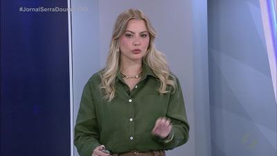 Ladrão escolhe três capacetes durante furto em Goiânia