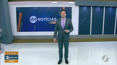 itemEnxurradas arrastam veículos e invadem casas em Formosa Goiás