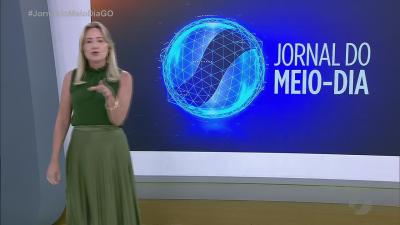 Comurg limpa pra&ccedil;a abandonada no Center Ville