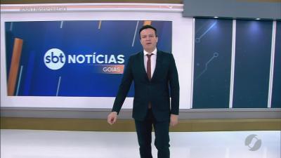 itemCaos no trânsito em frente de escola municipal de Aparecida de Goiânia