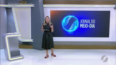 Mulher &eacute; atacada com golpes no pesco&ccedil;o pelo ex