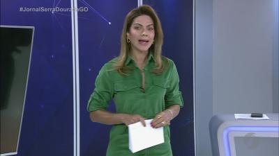 Homem invade telhados e cai dentro de loja