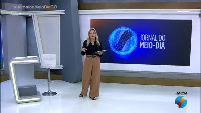 Homem &eacute; flagrado queimando fio de cobre no canal da Marginal Botafogo em Goi&auml;nia