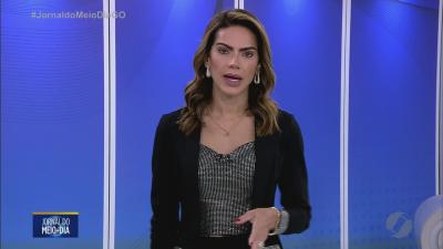 itemCarro bate na traseira de uma carroça em Goiânia