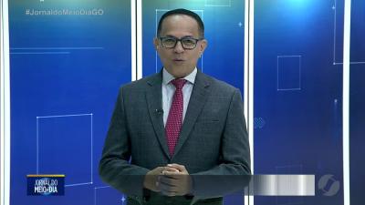 itemHomem furta carro e foge em alta velocidade em Goiânia