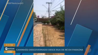 Caminh&atilde;o desgovernado desce rua de r&eacute; em Para&uacute;na