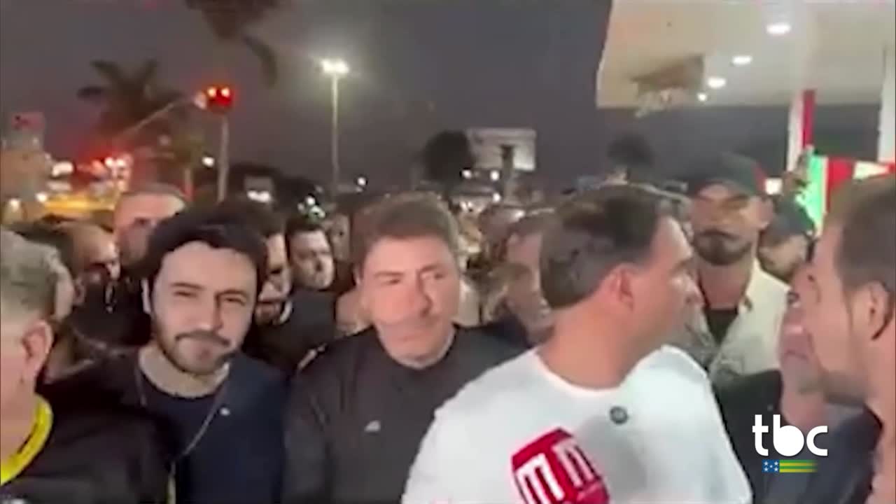 Em Romaria, Fl&aacute;vio evita falar de crise com Michelle