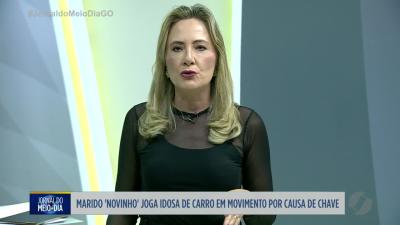 Marido joga mulher de carro em movimento por causa de chave