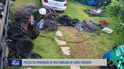 itemPolícia faz apreensão de uma tonelada de cabos furtados