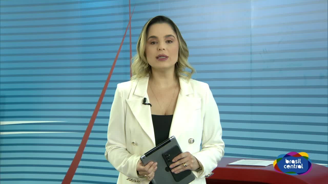 itemJovem more atropelada por Carro de Luxo