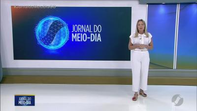 Prociss&atilde;o do Fogar&eacute;u re&uacute;ne milhares de fi&eacute;is