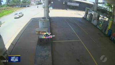 Acidente entre carreta e moto em An&aacute;polis