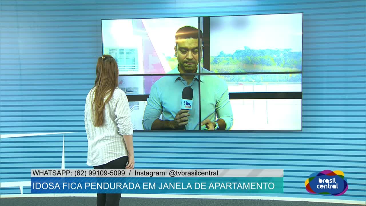 item8Idosa fica pendurada em Janela de Apartamento.mpg