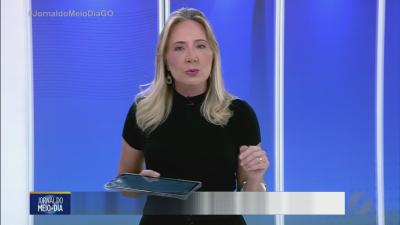 Agressor tenta intimidar v&iacute;tima na porta da delegacia e &eacute; preso
