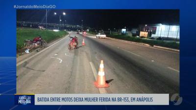 Batida entre duas motos deixa uma mulher ferida na BR-153 em An&aacute;polis