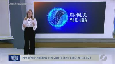 Motorista fura sinal de pare e atinge motociclista