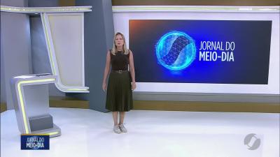Acidente envolve caminh&atilde;o boiadeiro e carro com melancias