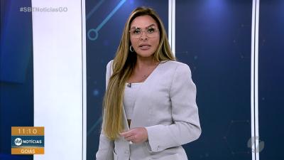 Caminh&atilde;o carregado de combust&iacute;vel tomba e explode na GO-060