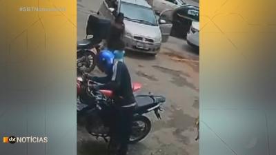 itemPolicial Militar aparece no momento que ladrão ia roubar moto