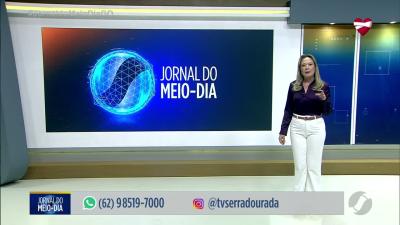 itemHomem descumpre medidas protetivas e se esconde em cima de telhado