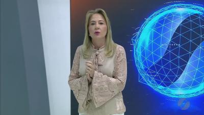 itemAdutora da Saneago rompe e engole carro em Aparecida de Goiânia