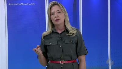 Carro em alta velocidade atinge cl&iacute;nica em Quirin&oacute;polis