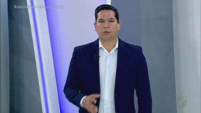 itemCaminhão tomba na rotatória da Perimetral Norte, em Goiânia