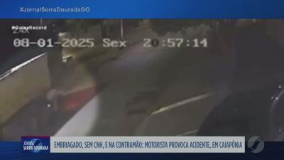 Motociclista quebra o nariz após bater em carreta estacionada