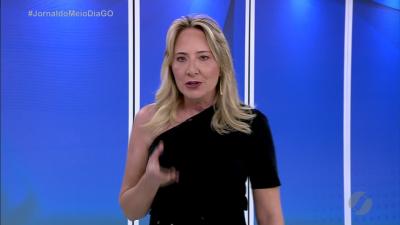 itemJiboia é capturada em caixa de vinhos em Quirinópolis