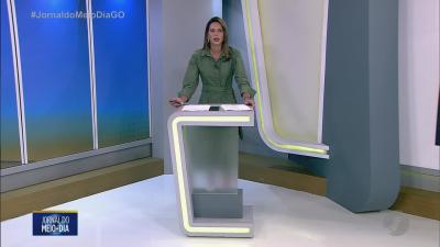 Acidente entre moto e caminh&atilde;o deixa mulher morta