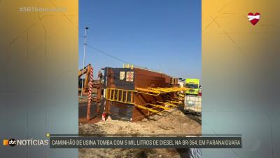 itemCaminhão carregado com diesel tomba na BR-364