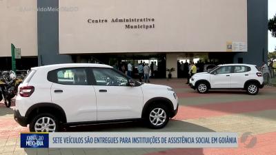 itemVeículos entregues para instituições de assistência social em Goiânia
