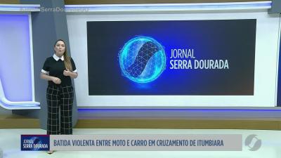 itemCarro quase é atingido em tombamento de carreta em Goiânia