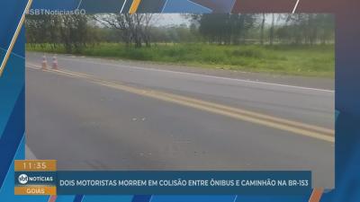 Dois motoristas morrem em batida entre ônibus e caminhão na BR-153