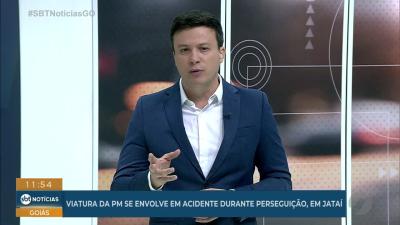 itemColisão entre caminhões causa vazamento de carga inflamável na BR-060