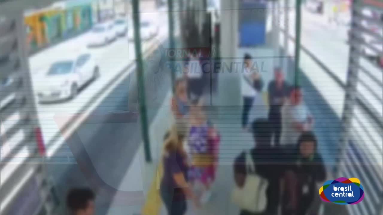 itemHomem é preso após derrubar Idosa em Plataforma do BRT