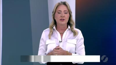 itemPedestres caminham na rua e acidente acontece, em Formosa