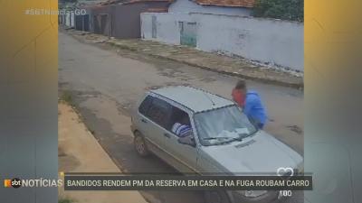 itemBandidos rendem policial militar da reserva em casa e na fuga roubam carro