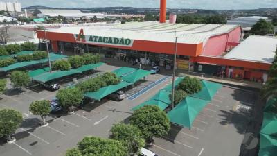 itemHomem mata ex-companheira e depois tira a própria vida dentro de supermercado em Goiânia