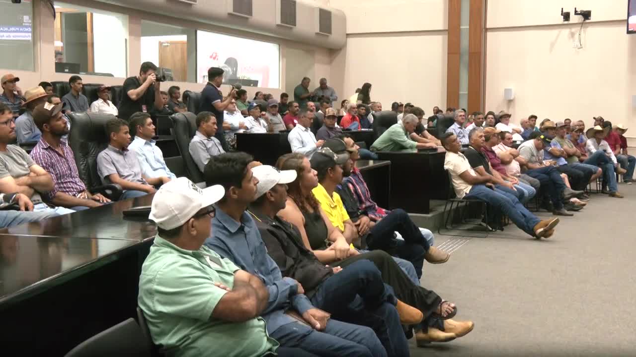 Frente Parlamentar do Leite ouve produtores em reuni&atilde;o