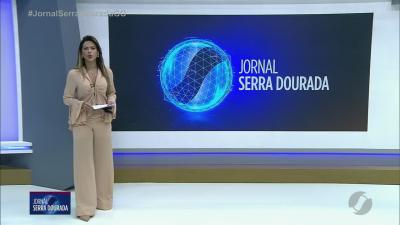 itemMorador de Inhumas salva jiboia de atropelamento pegando a cobra com as mãos