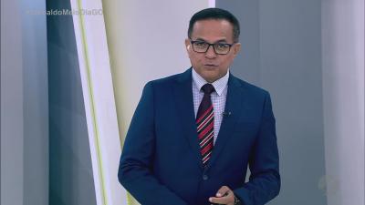 Caminhoneiro foragido atira contra policiais e morre em confronto na BR-452