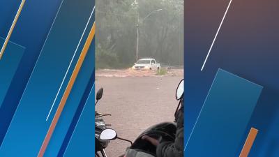 itemAlertas intensos nos celulares foram emitidos pela Defesa Civil por causa das chuvas em Goiânia