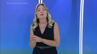 Caminh&atilde;o fica atolado em avenida em Quirin&oacute;polis